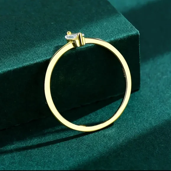 Gorgeous and Elegant 925 Sterling Silver Ring for Her. - Picture 5 of 6